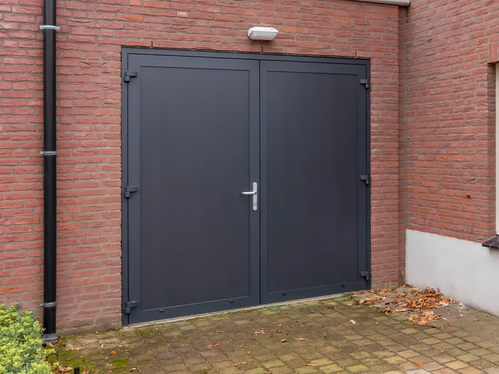 Openslaande garagedeuren staal