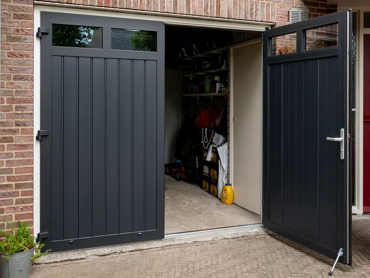 Stalen openslaande garagedeur