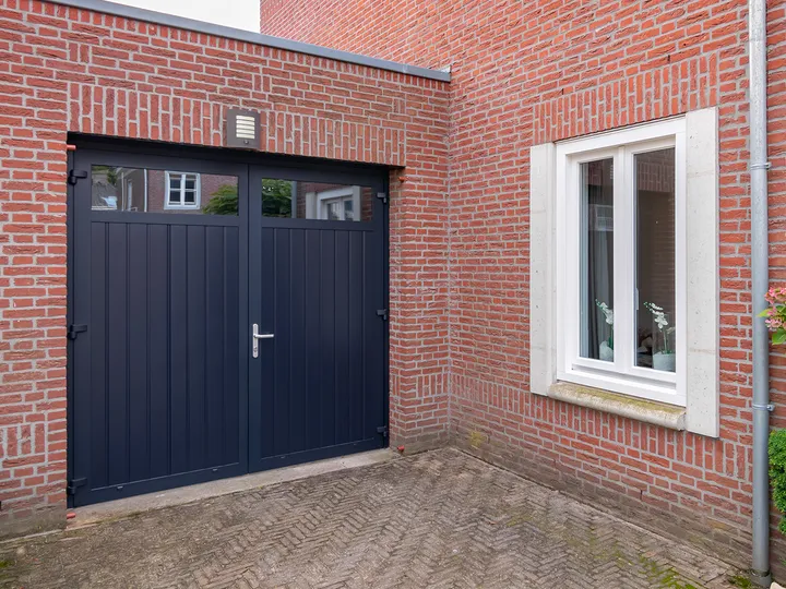 Openslaande garagedeur Hellevoetsluis