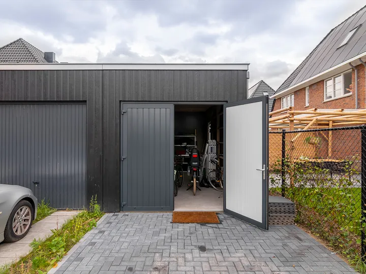 Stalen openslaande garagedeur