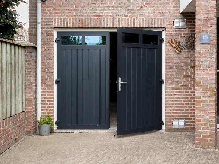 Antraciet openslaande garagedeur