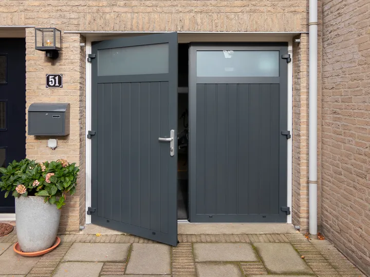 Openslaande Garagedeur staal
